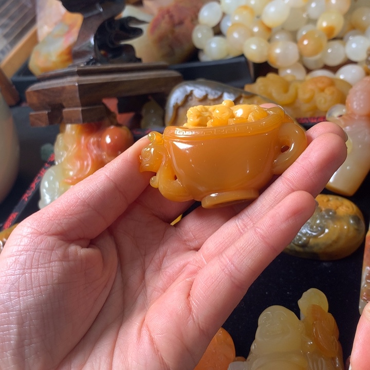 石英质玉（黄龙玉）未镶嵌颈饰