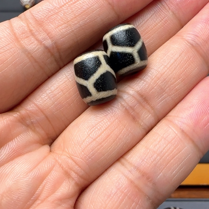 未镶嵌颈饰玛瑙/玉髓?****沥