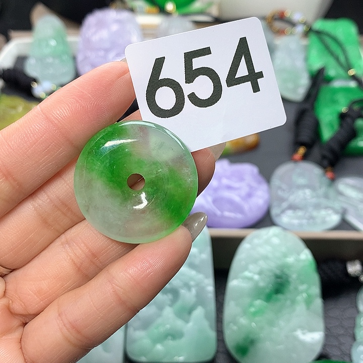 翡翠吊坠(赠链)未镶嵌