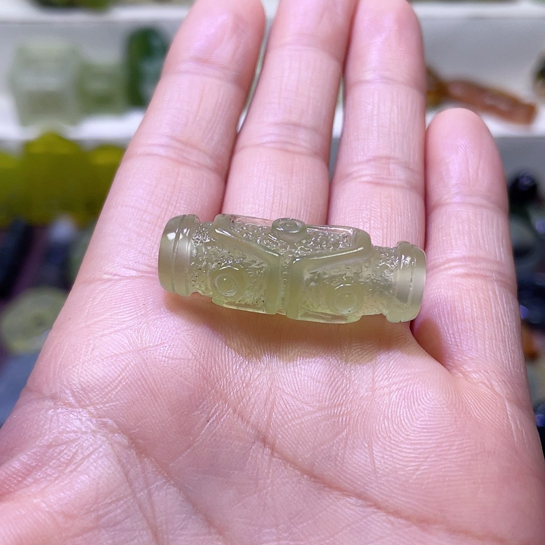 蛇纹石玉颈饰未镶嵌