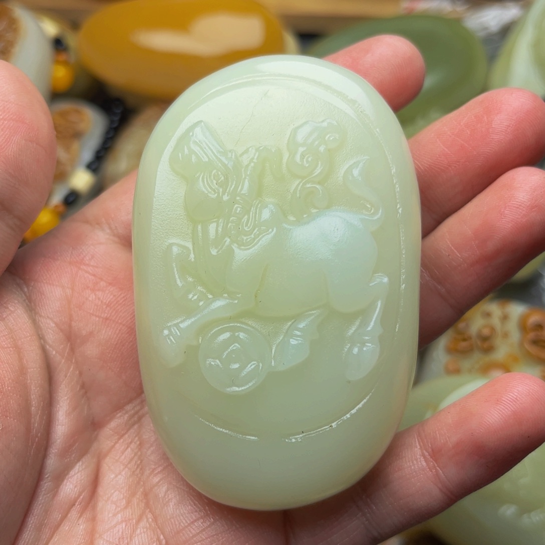 脱***来石材方解石手把件