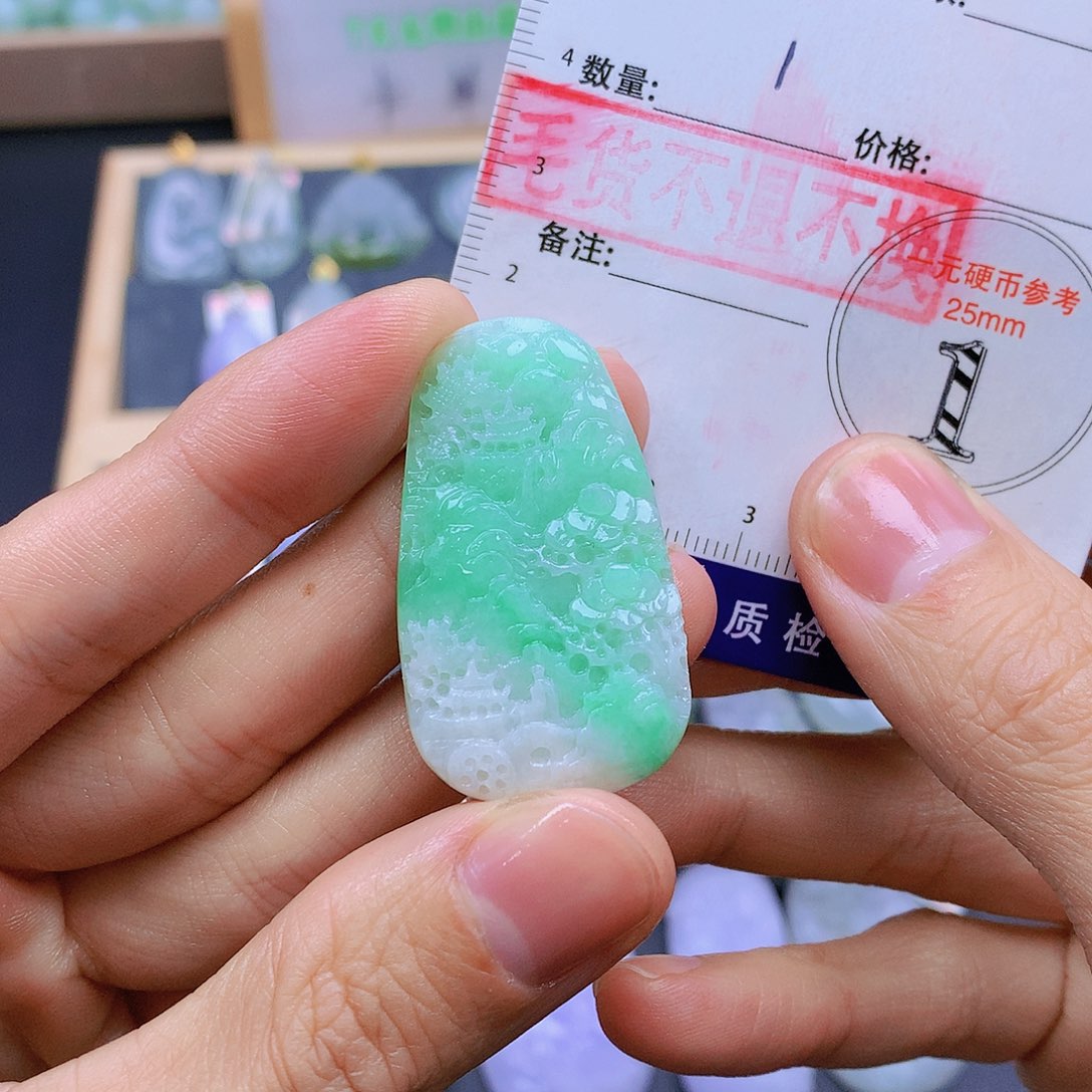 翡翠未镶嵌颈饰翡翠