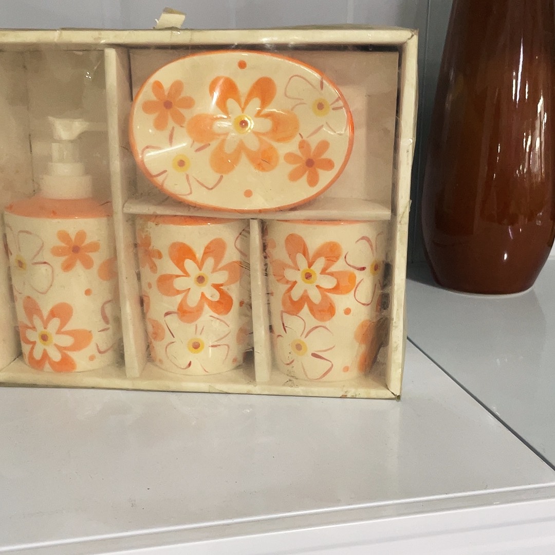 摆件高**发微瑕。           