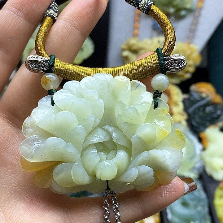 蛇纹石玉未镶嵌挂件