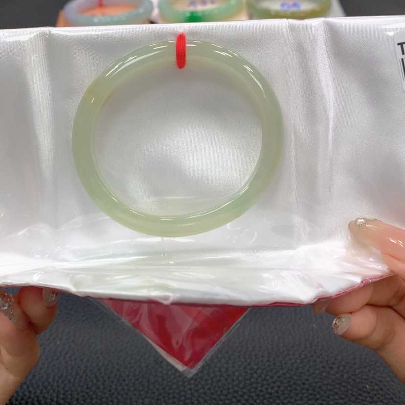 【闪购商品】翡翠手镯未镶嵌翡翠