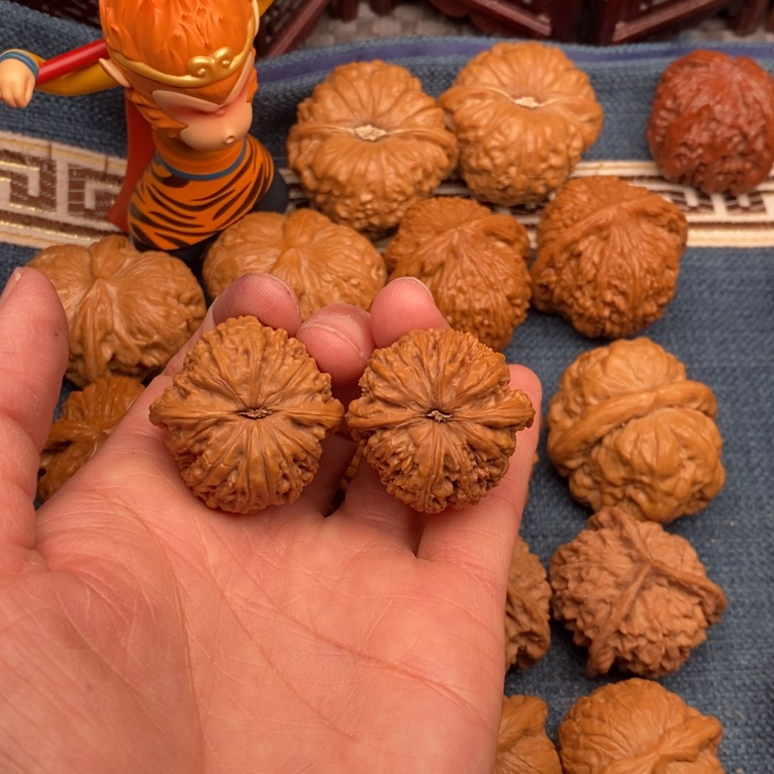 文玩核桃把件།**།32红宝石狮子头