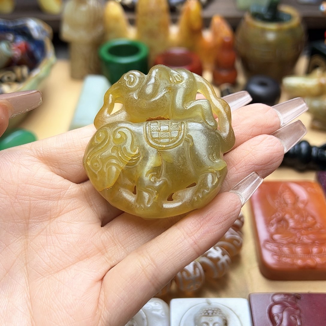 蛇纹石玉未镶嵌颈饰