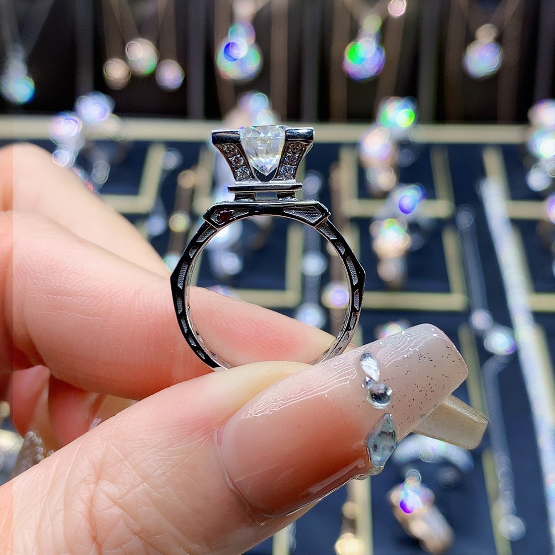 合成碳硅石（莫桑石）戒指/指环18K金镶嵌淼*