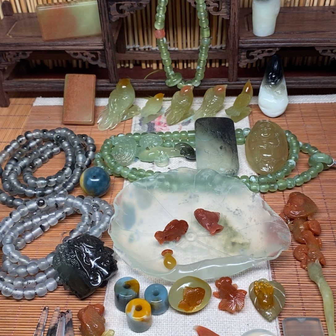 蛇纹石玉未镶嵌耳坠