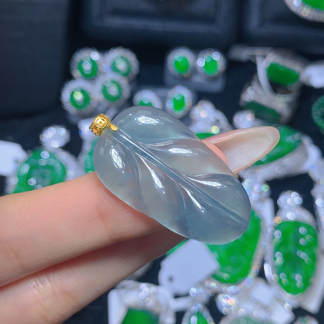 翡翠颈饰18K金镶嵌翡翠