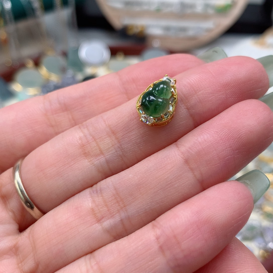 颈饰银S925镶嵌翡翠葫芦路路通