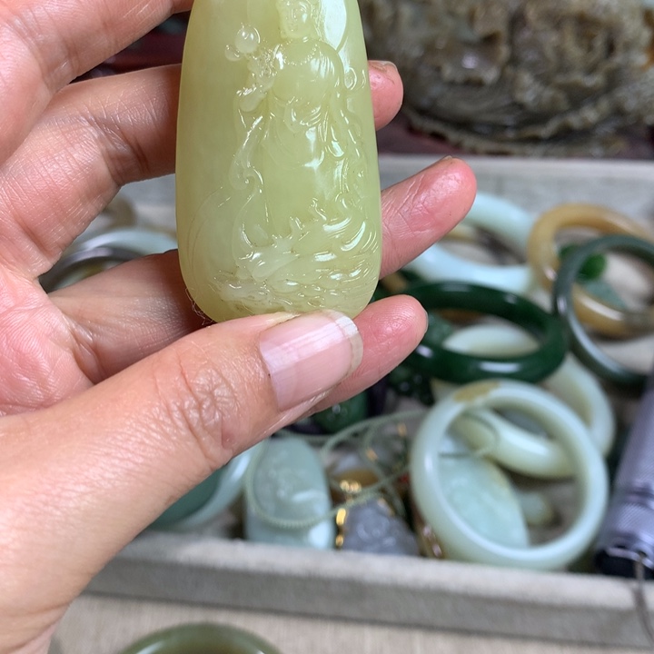 赵***赵和田玉（糖玉）未镶嵌手镯