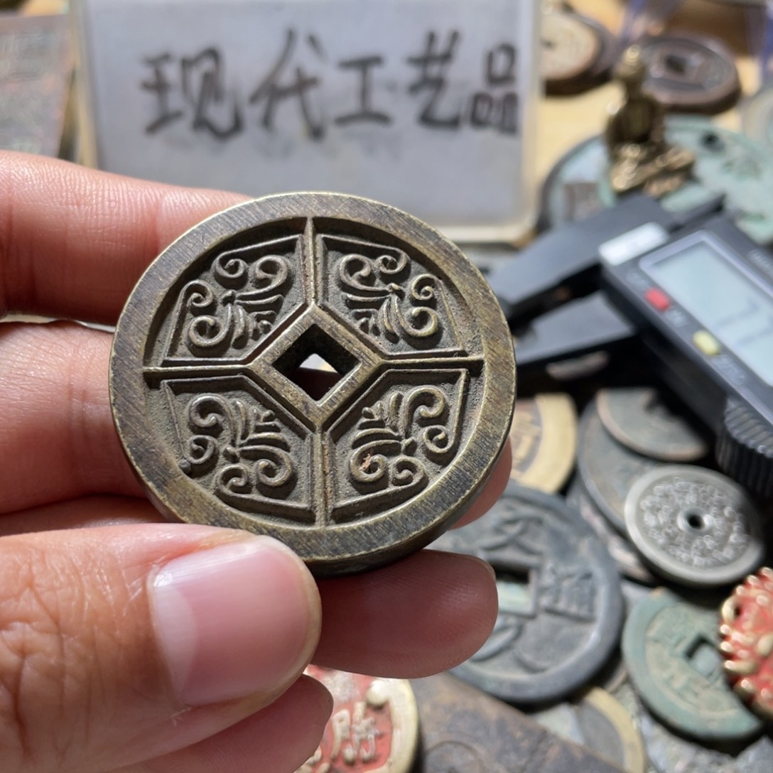 铜现代工艺品学习币