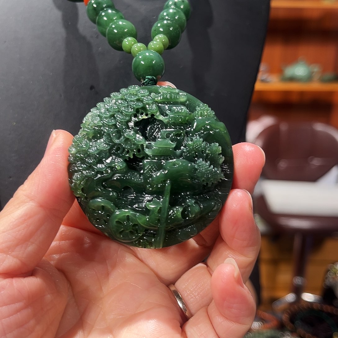 颈饰未镶嵌和田玉（糖玉）