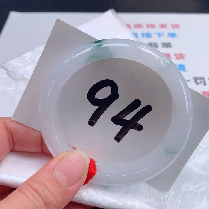 翡翠手镯未镶嵌正