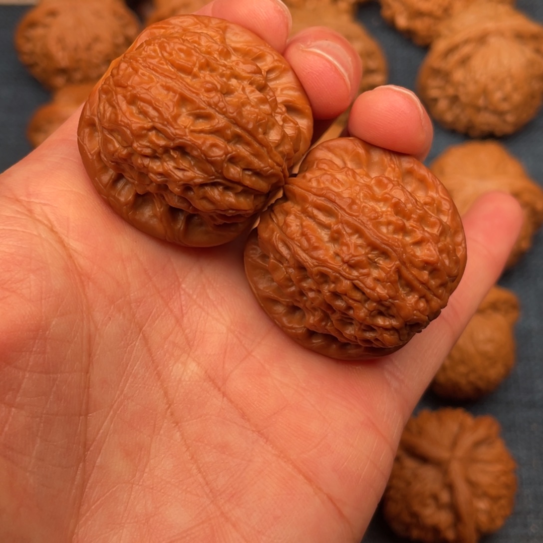 小***饭把件文玩核桃35精品血麒麟