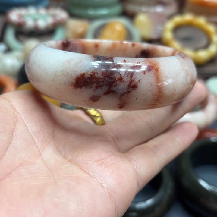 糖***。石英岩玉合金颈饰