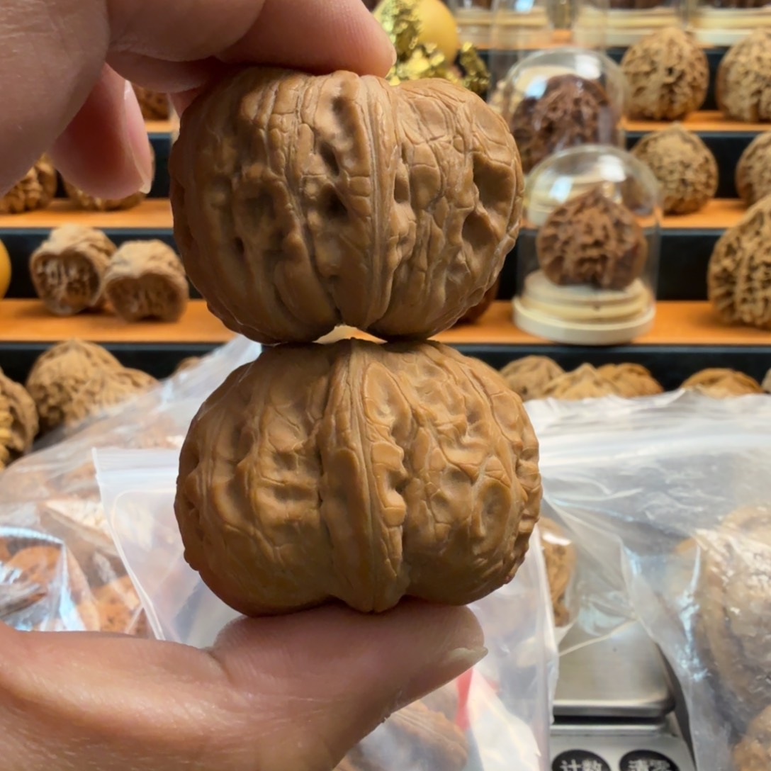 猴头核桃把件元宝