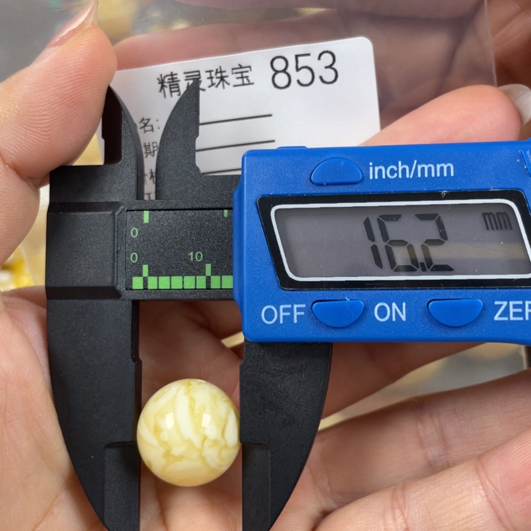 未镶嵌琥珀珠宝奇石