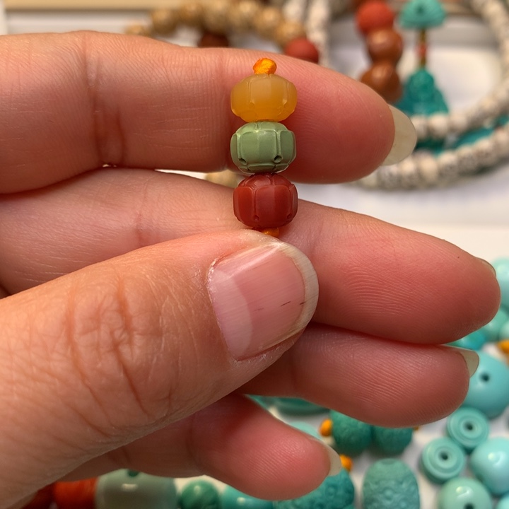 绿松石未镶嵌颈饰