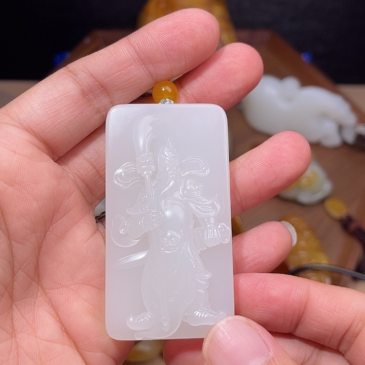 般***子和田玉未镶嵌颈饰