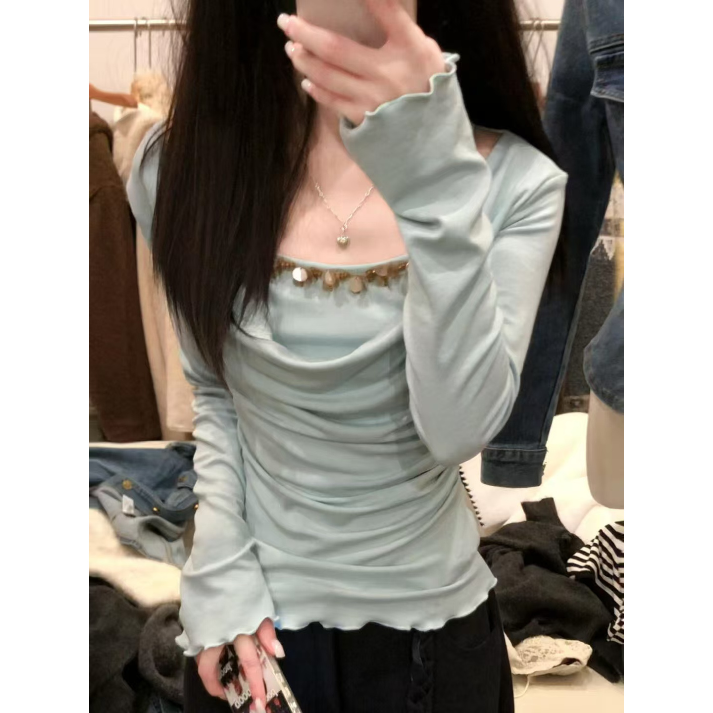 【梦梦】2025春季新款奶蓝色重工钉珠打底T恤女设计感法式荡领上衣