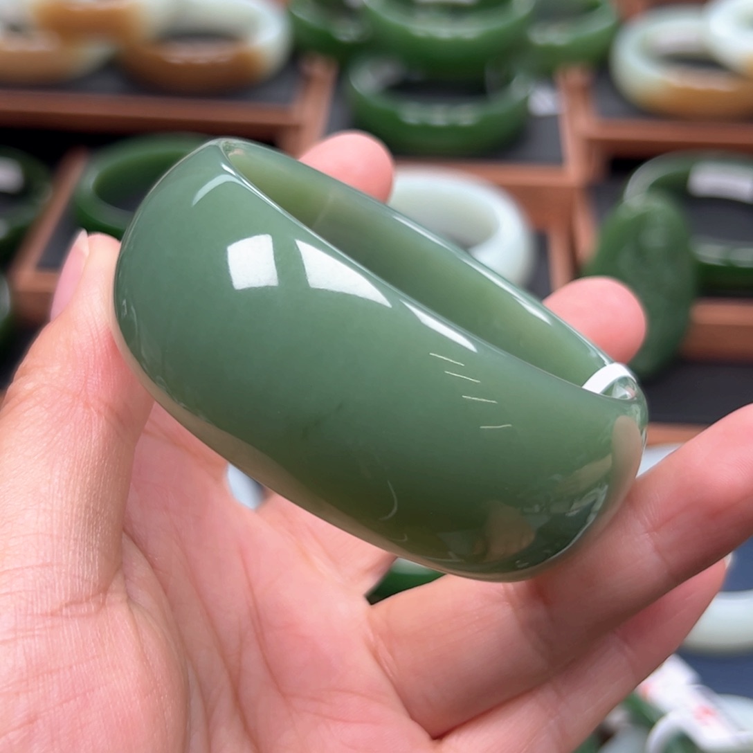 未镶嵌手镯和田玉（碧玉）