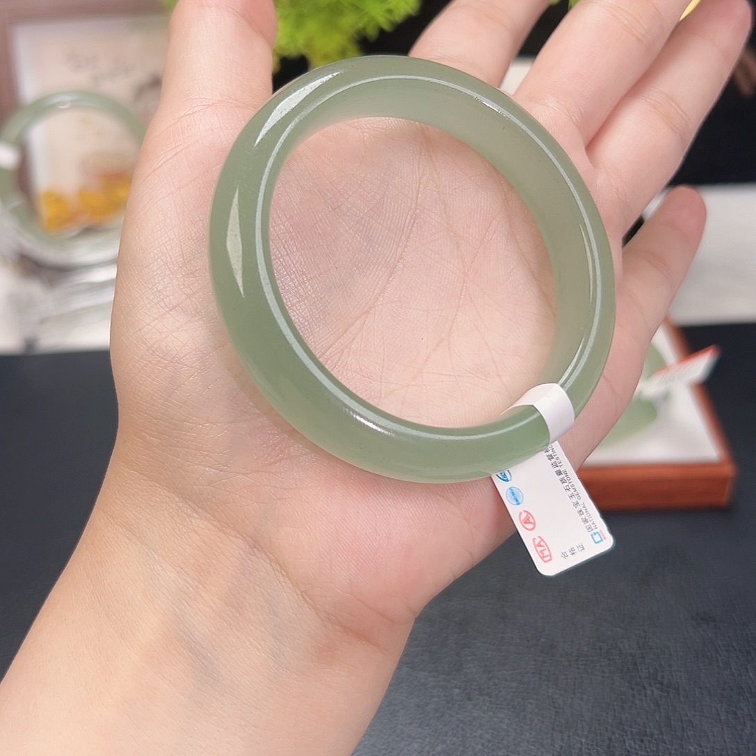 东陵石未镶嵌手镯