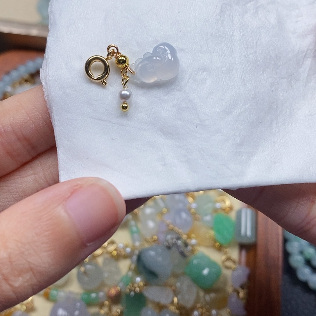 翡翠未镶嵌颈饰凤****宝闪