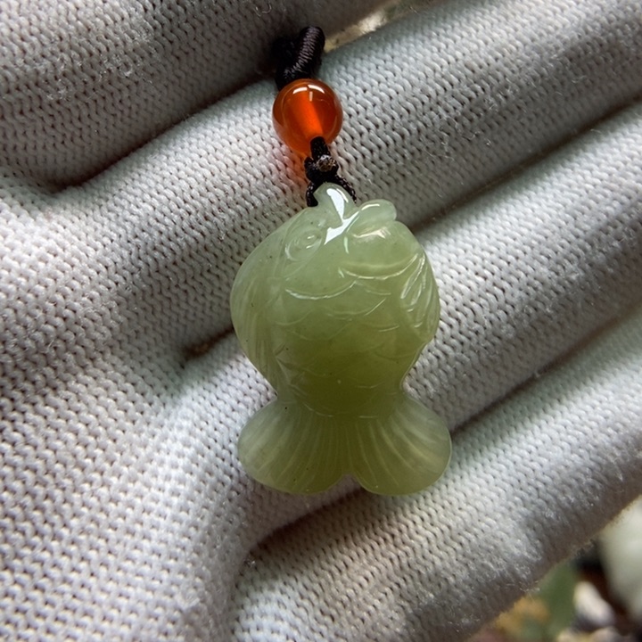 吊坠(赠链)未镶嵌岫岩老玉（透闪石质玉）