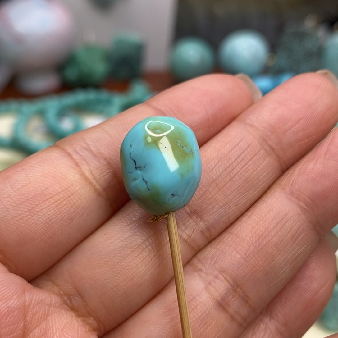 绿松石未镶嵌珠宝奇石