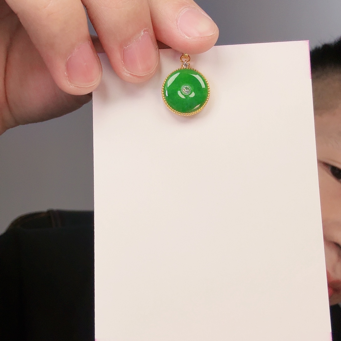 翡翠颈饰未镶嵌一件