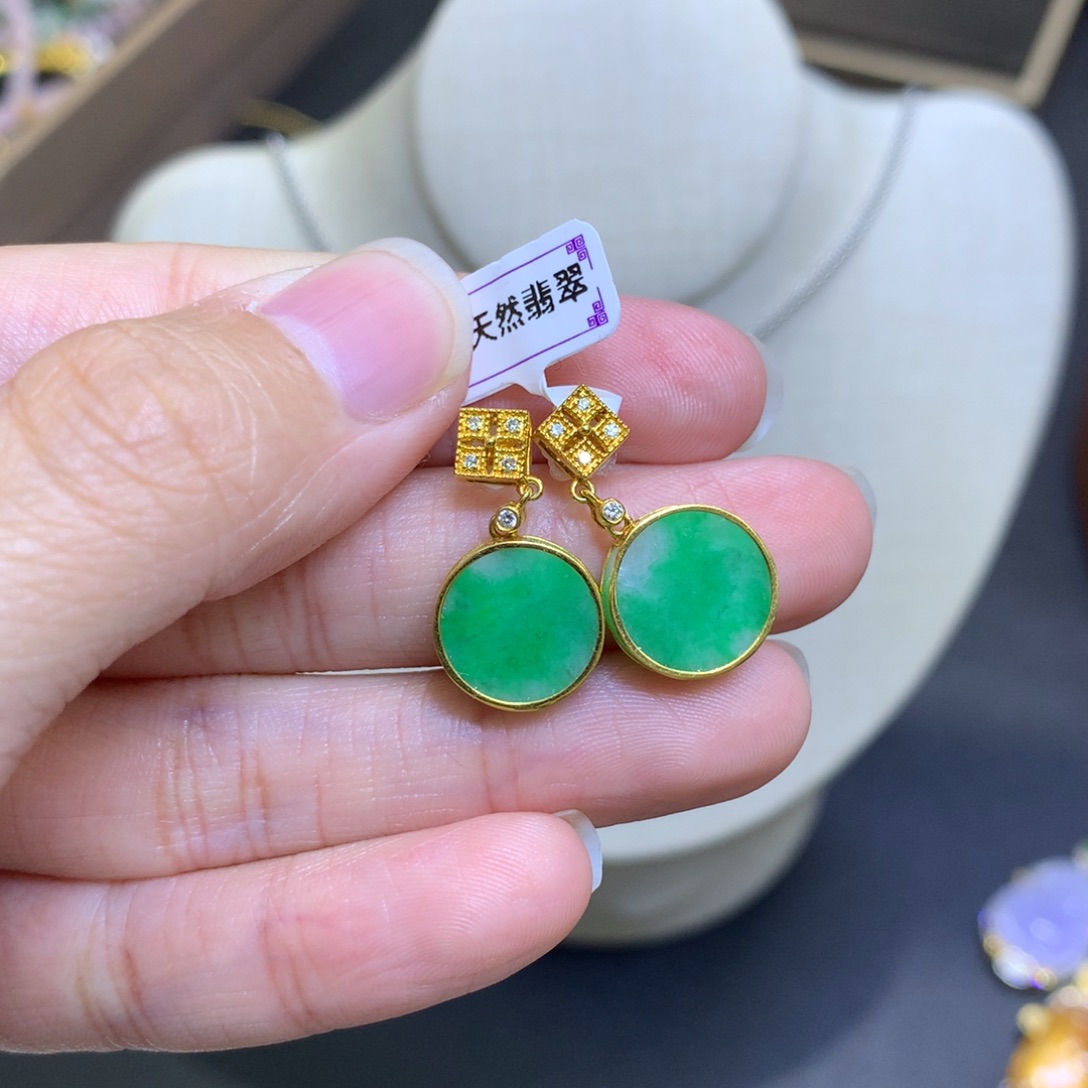 颈饰18K金镶嵌翡翠