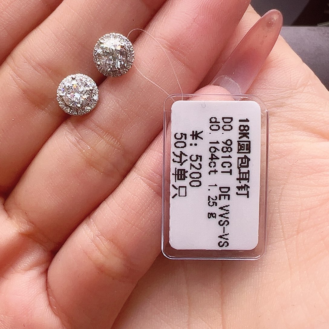 耳钉实验室培育钻石18K金镶嵌0.981ct K白圆包耳钉