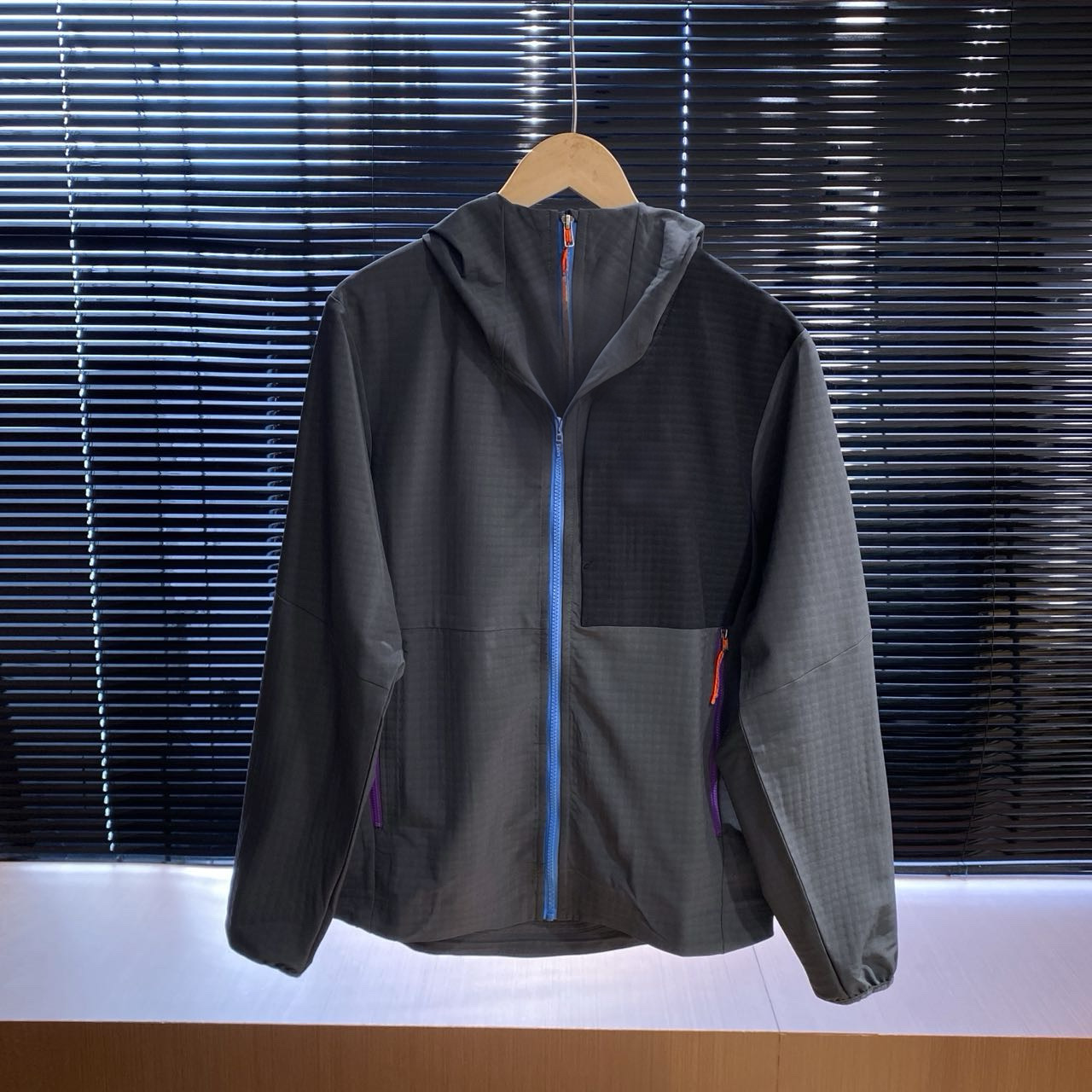 六边形战士！R1软壳冲锋衣  