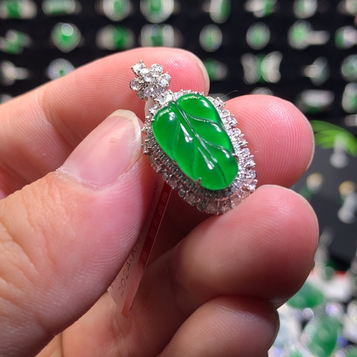 【闪购商品】翡翠颈饰18K金镶嵌叶子