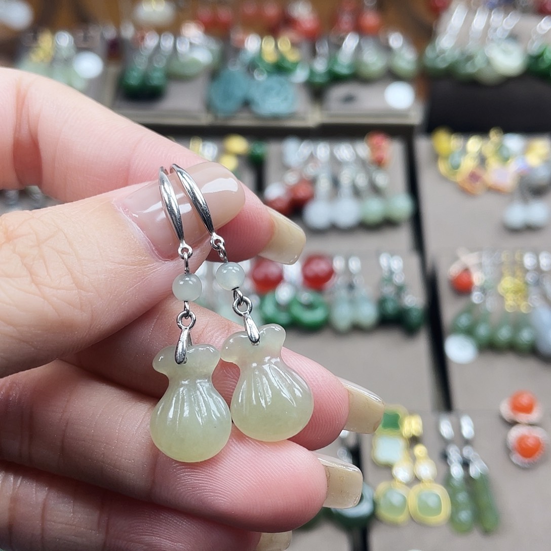 和田玉银S925镶嵌耳饰福袋