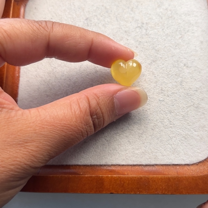 琥珀未镶嵌珠宝奇石M98号蜜蜡屁桃