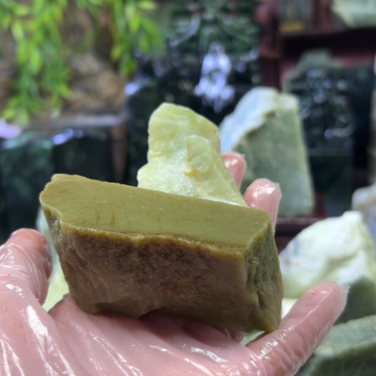 丹***哒和田玉（黄玉）未镶嵌颈饰