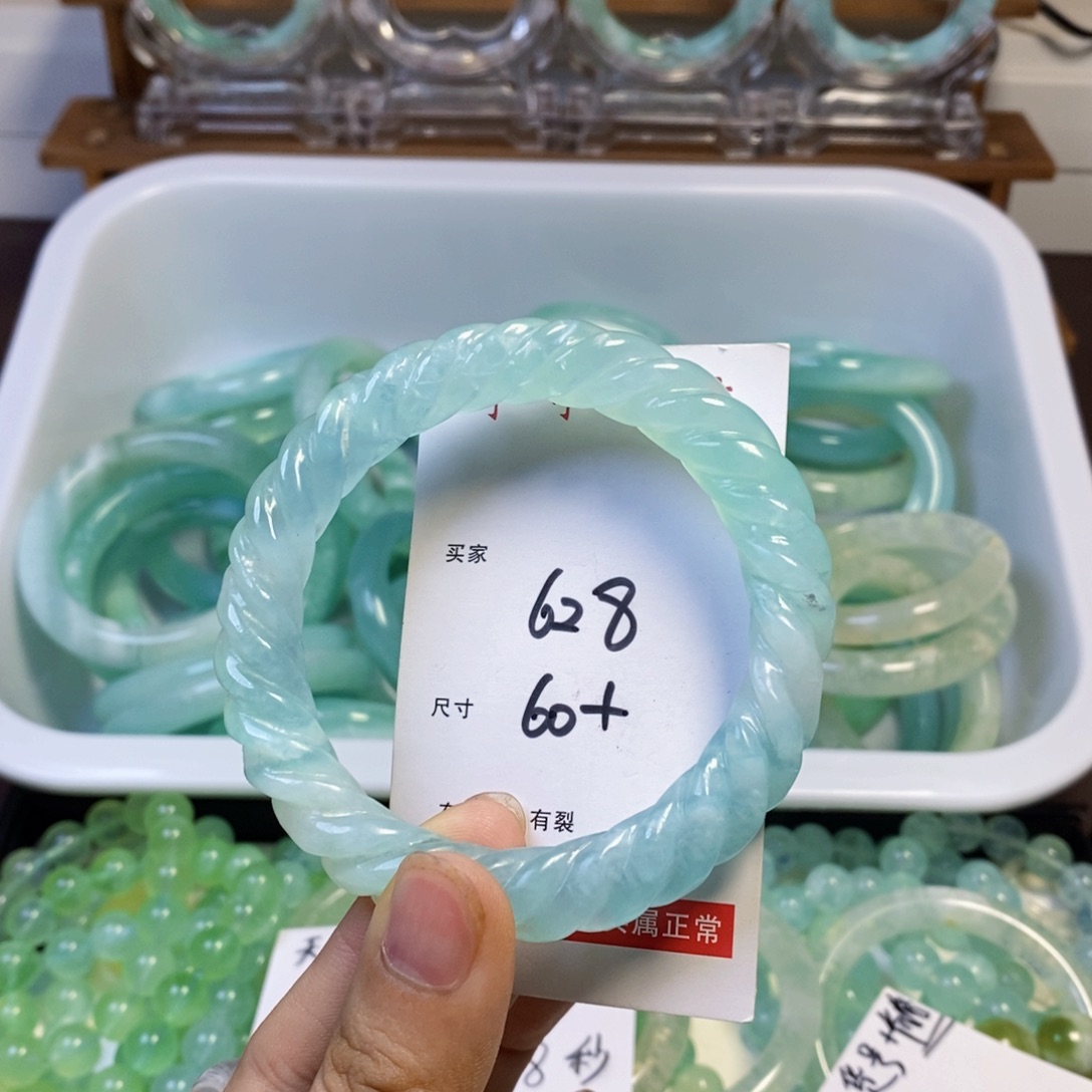 蛇纹石玉未镶嵌手镯无**子