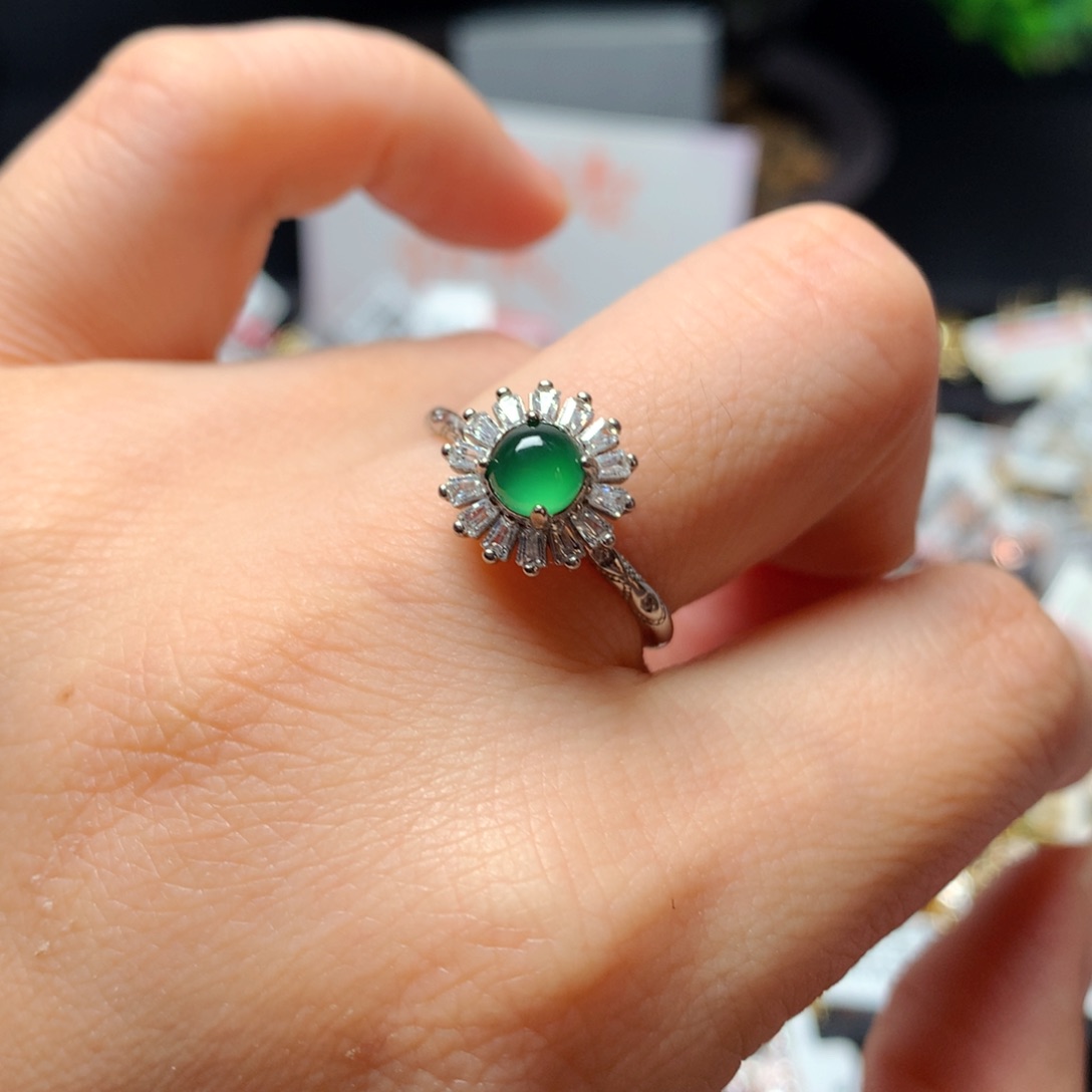 翡翠戒指银S925镶嵌天然翡翠戒指