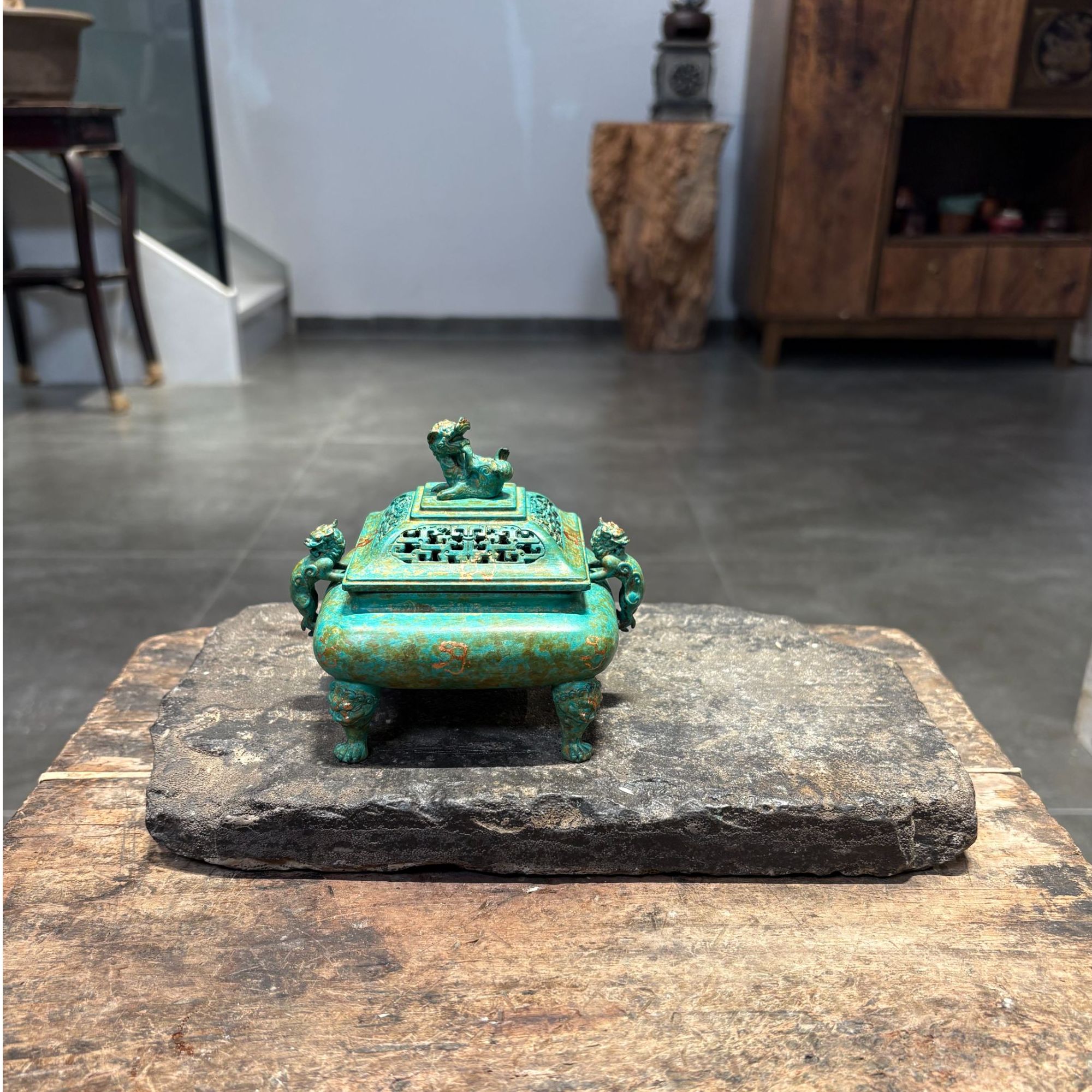 宽窄.绿色洒金纯铜螭龙双耳炉盘香炉外观12.5*8.5*11口径6.5*5.7