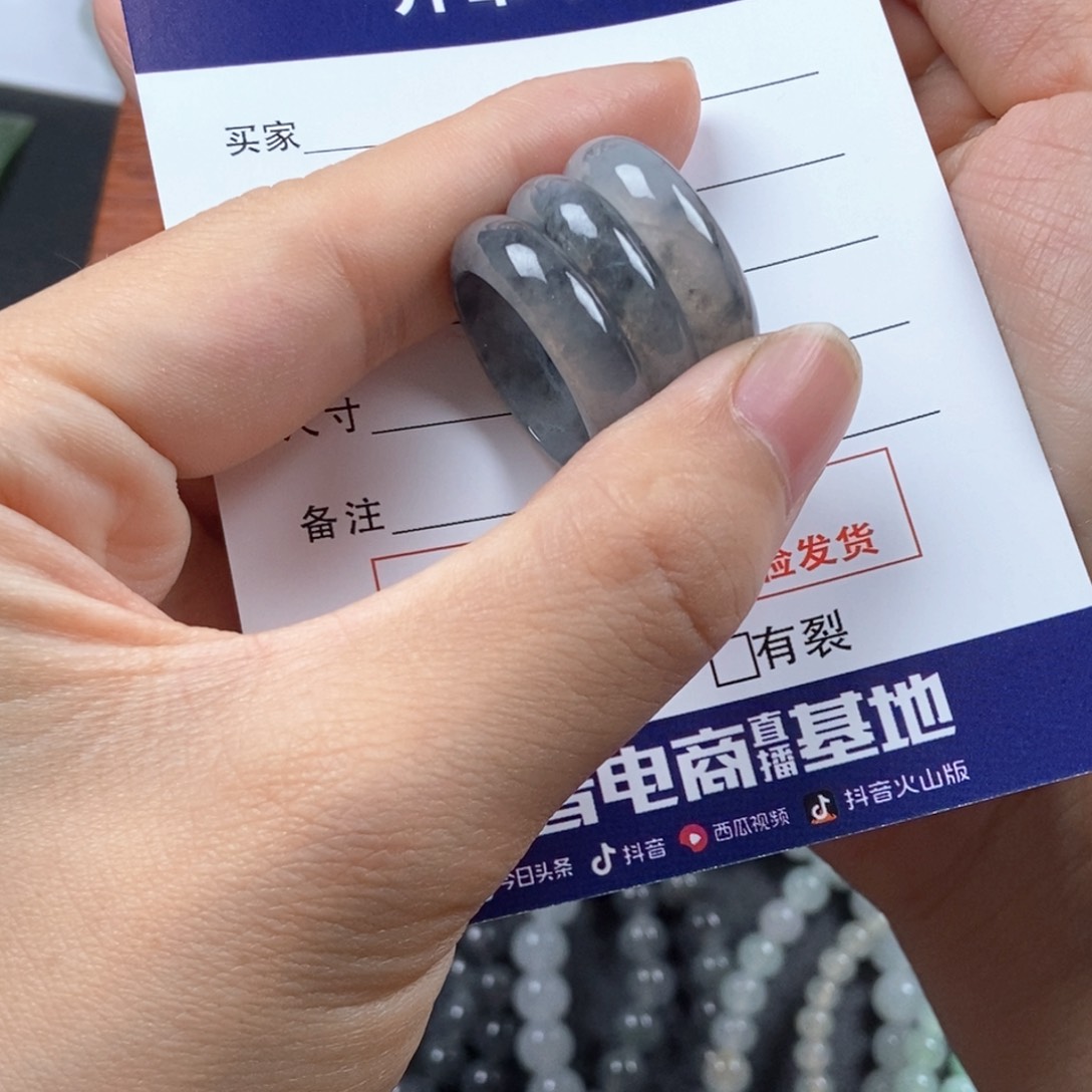翡翠手链未镶嵌戒圈