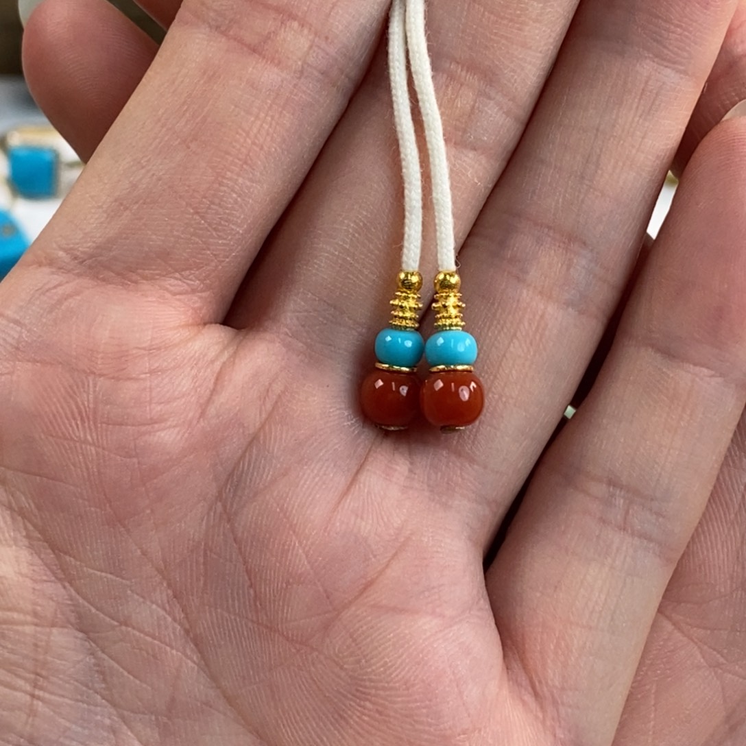 未镶嵌绿松石。弟子珠