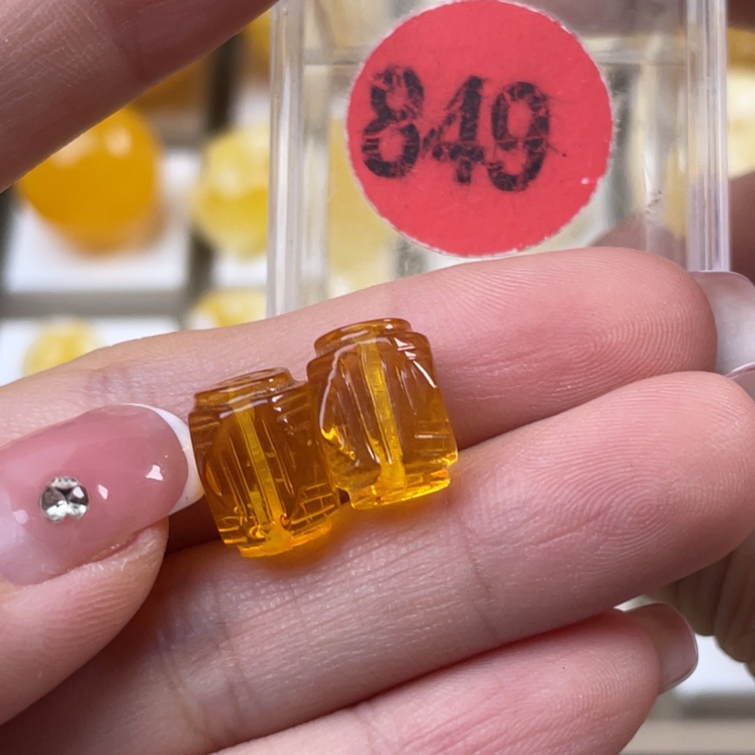 蜜蜡未镶嵌珠宝奇石