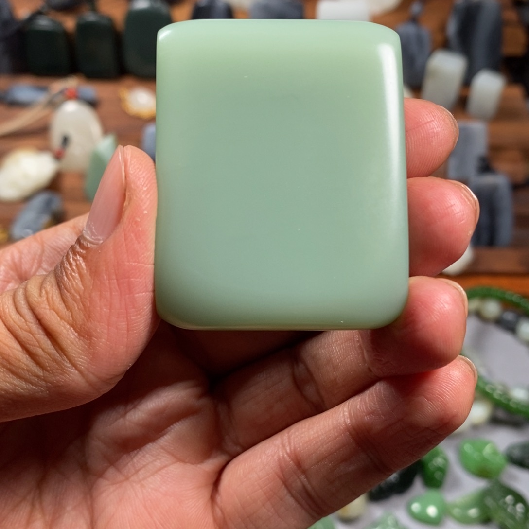 和田玉挂件未镶嵌满****，