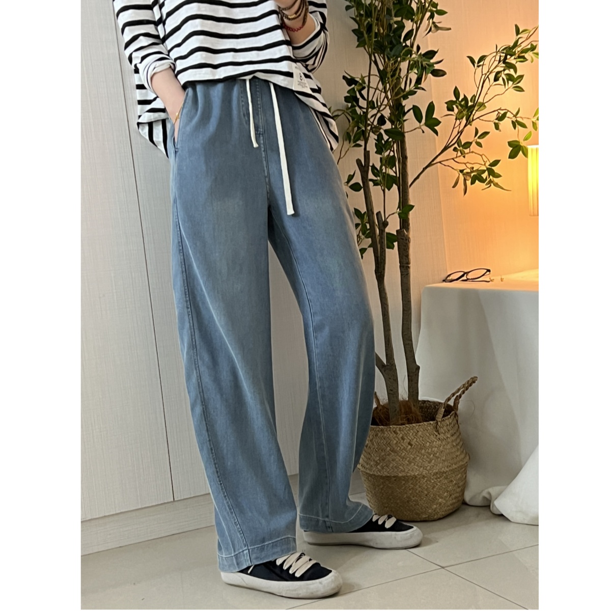 【非衣】垂坠感莱赛尔牛仔裤女宽松显瘦松紧高腰抽绳百搭弯刀休闲裤