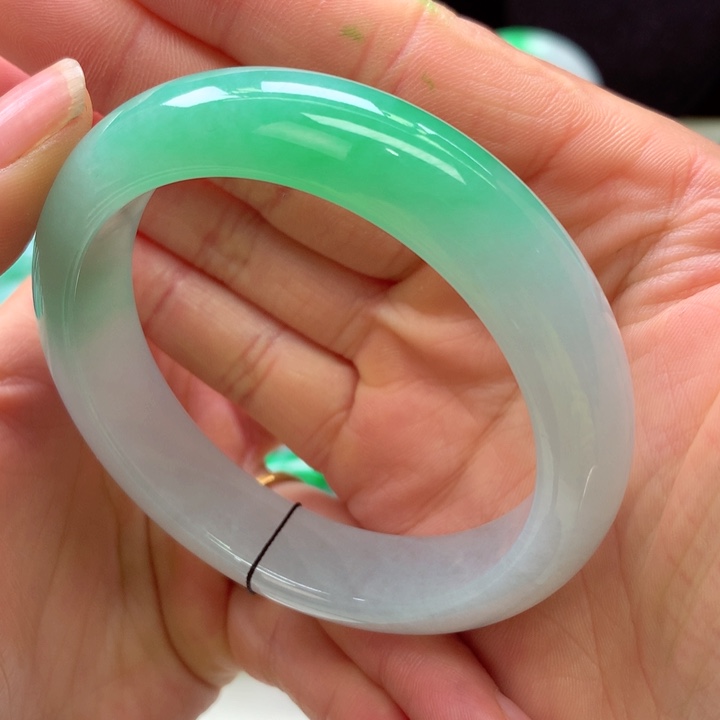 【闪购商品】翡翠手镯未镶嵌月*天然翡翠手镯