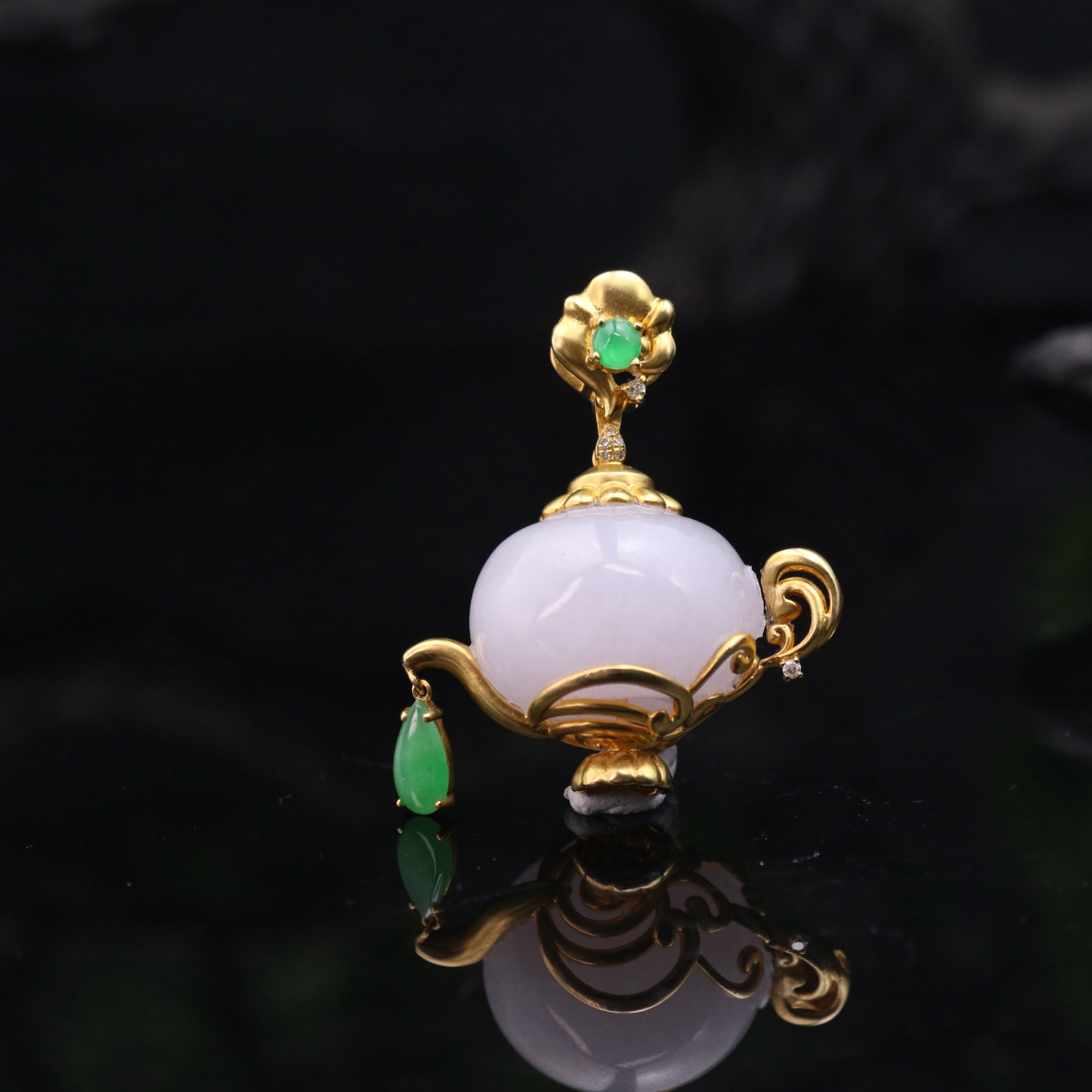 15天然缅甸翡翠A货18k特色茶壶吊坠/400060/上海嘉禾拍卖