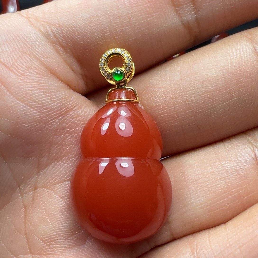 南红玛瑙吊坠18K金镶嵌